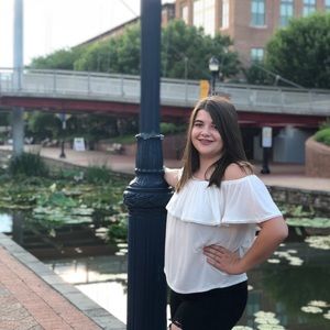 Meet your Posher, Olivia